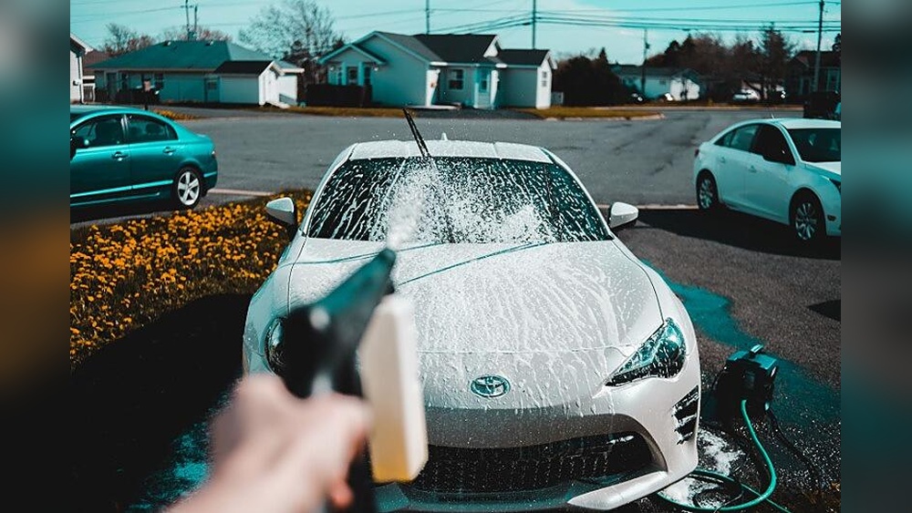 When is the Best Time to Wash a Car in the Fall Season